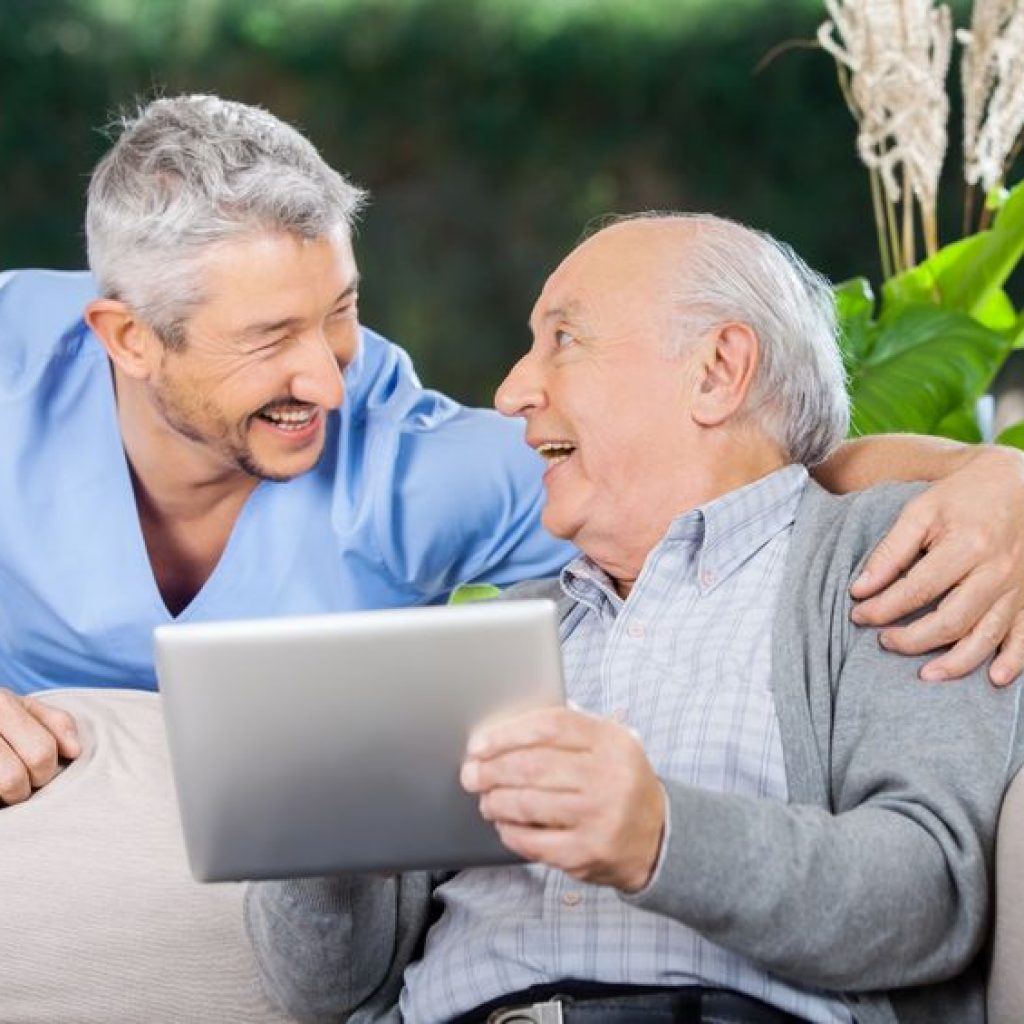 پرستار سالمند مرد