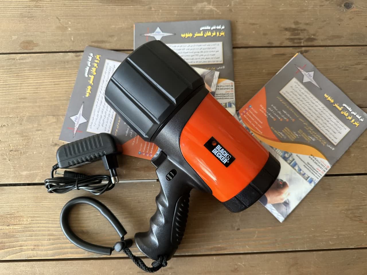 چراغ یووی برند Black & Decker مدل BDV156