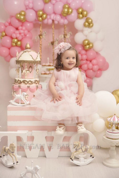 عکاسی از کودک با تم جشن تولد