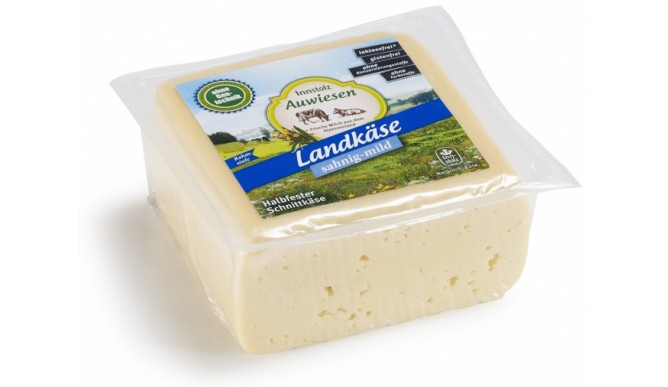 Innstolz Auwiesen country cheese, creamy-mild, 1/2 bread approx. 0.9kg, without genetic engineering