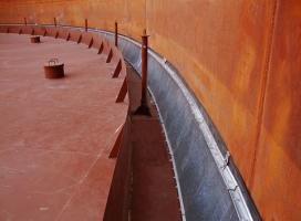 Sealing systems for floating roof tanks