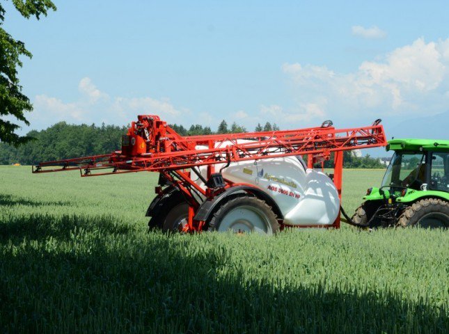 3000 liter full hydraulic agricultural sprayer, 24 meters canvas
