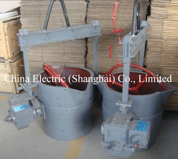 ملاقه فلزی داغ