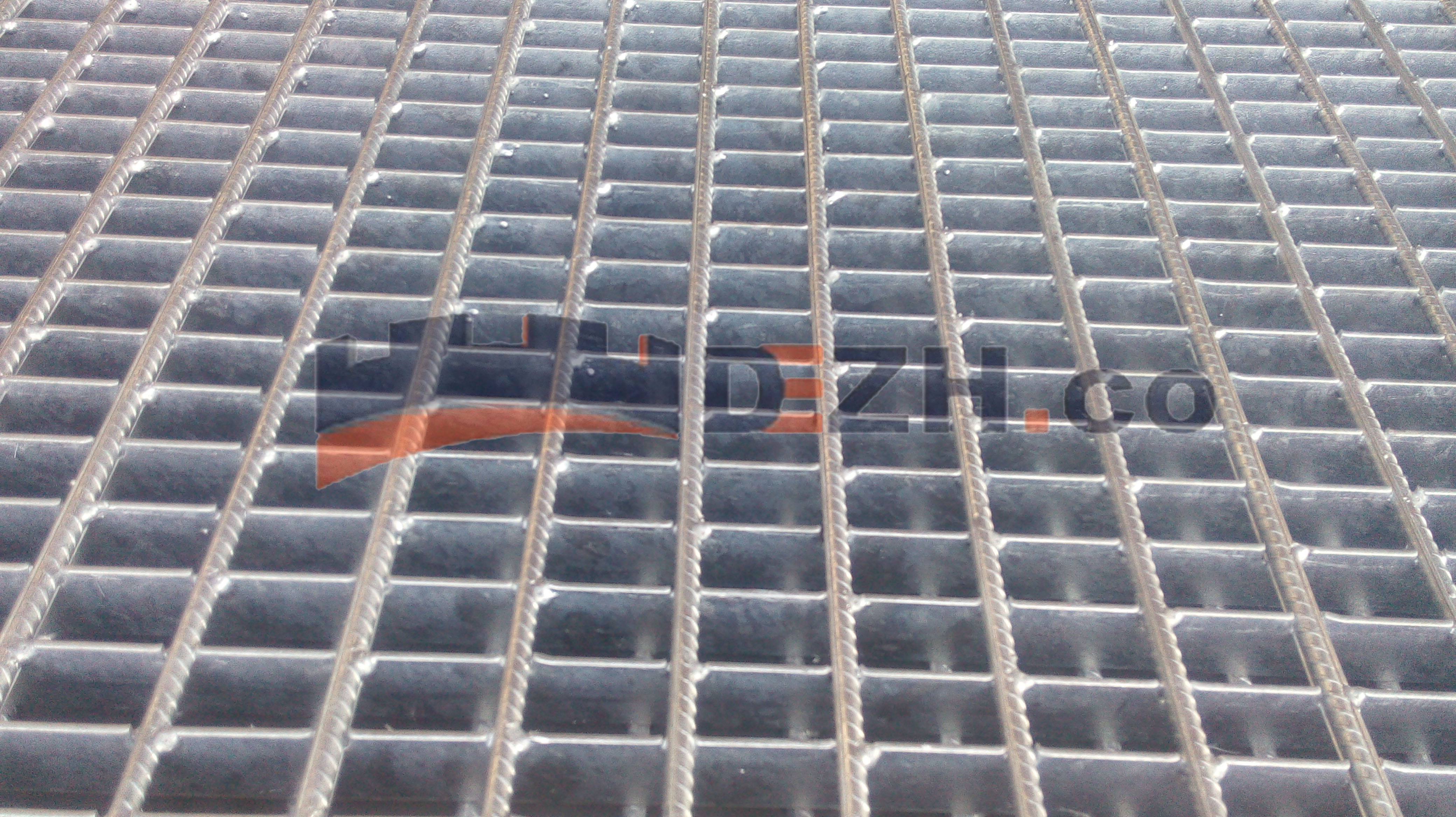 گریتینگ  گالوانیزه - تسمه در میلگرد 