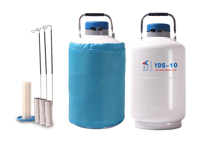 Liquid nitrogen flask