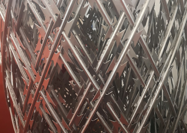 سیم تیغ کنسرتینای نظامی