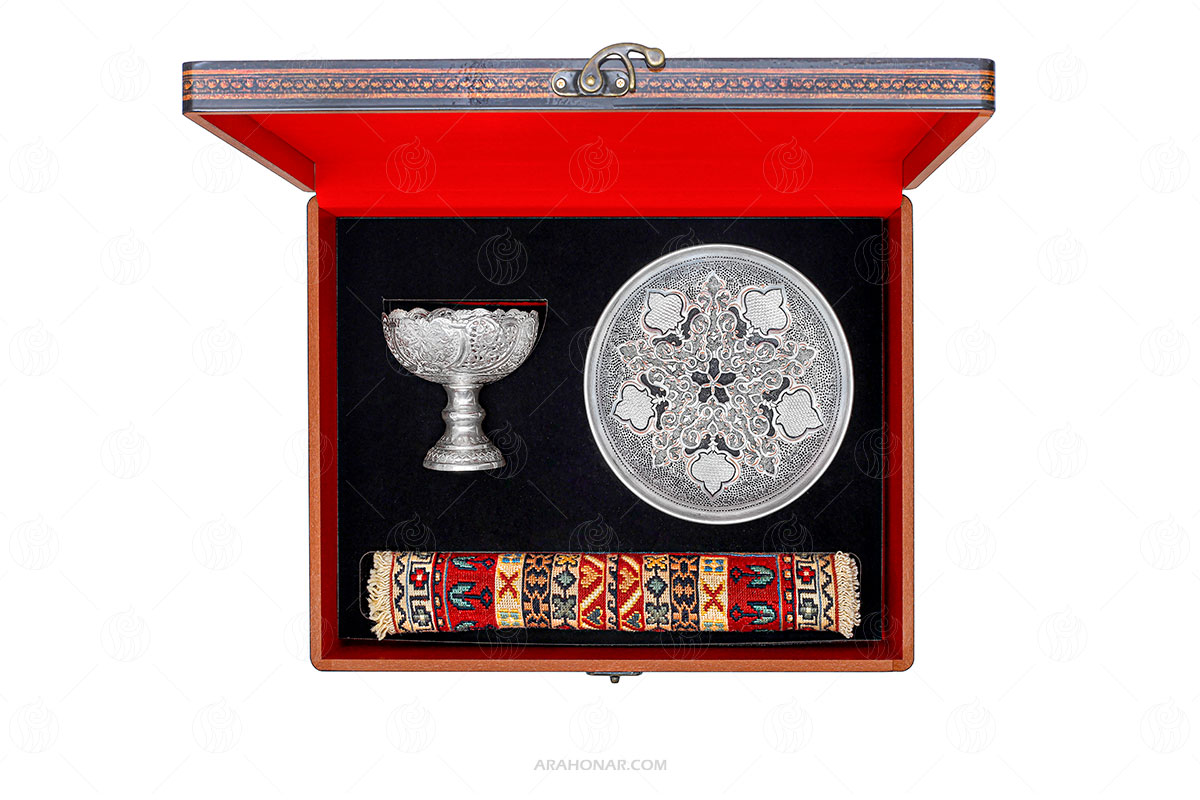 Silver nuts and pen plate and Sirjan rug (155)