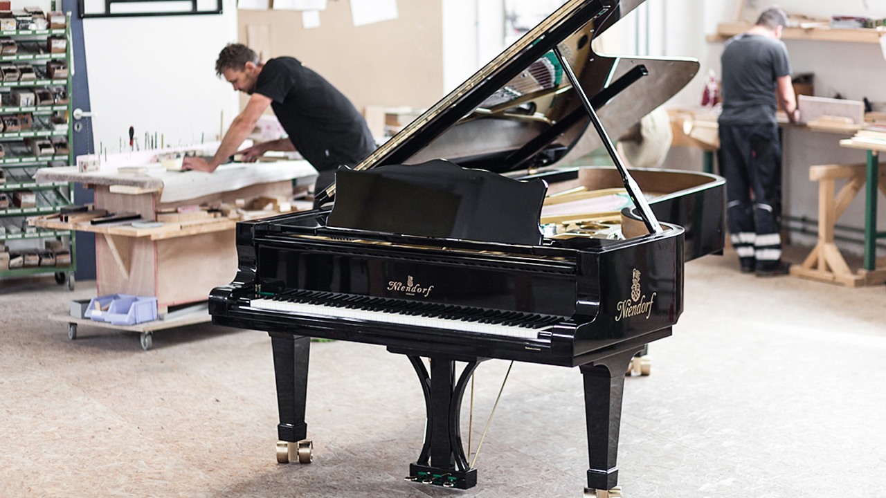 Niendorf concert grand 275