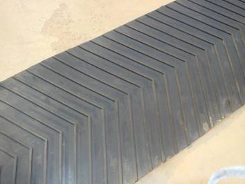 Chevron pattern conveyor belt