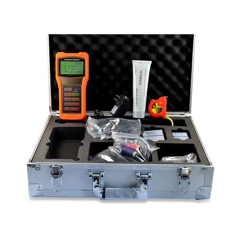 Ultrasonic flowmeter handheld