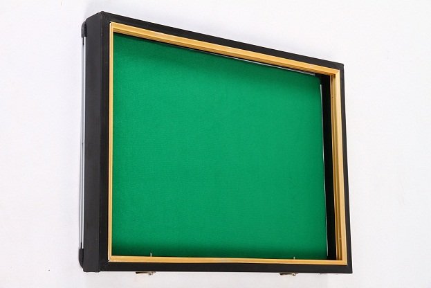 انواع تابلوهای اعلانات ساده و کاوری 