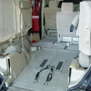 ماشین حمل معلولین و جانبازان محترم