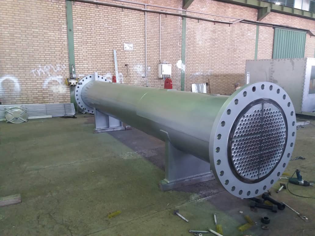 Shell and tube condenser