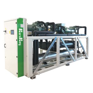 Water-cooled screw chiller with a capacity of 170 to 1813 kW