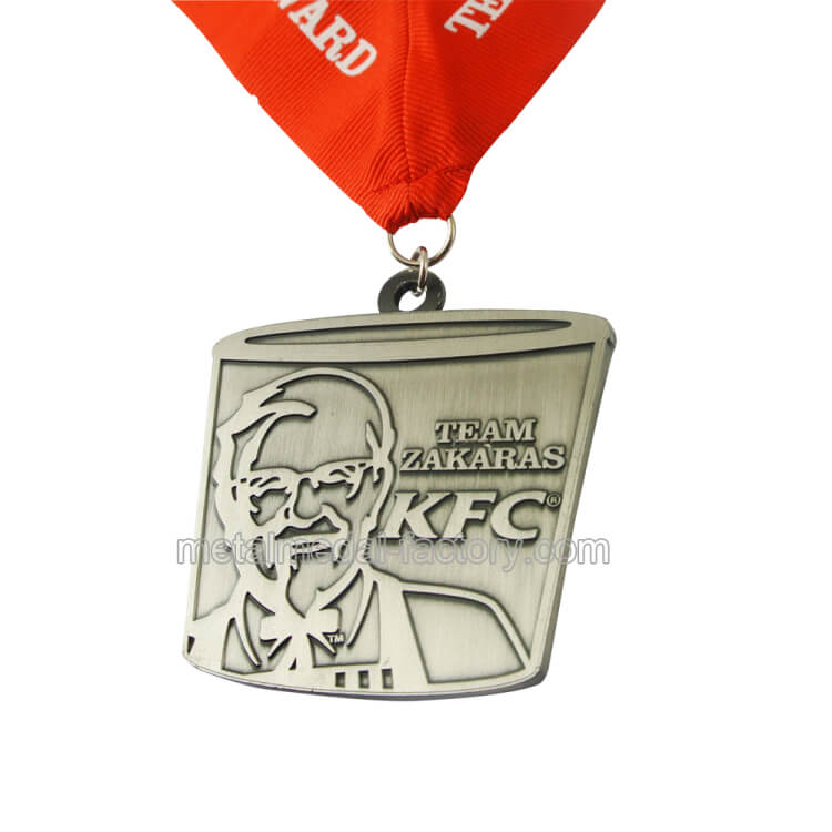 مدال مربع شکل آمریکایی KFC بدون رنگ