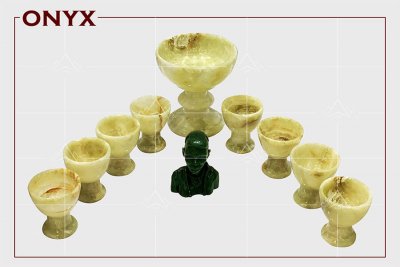 بستنی خوری ، شکلات خوری و مجسمه مرمر