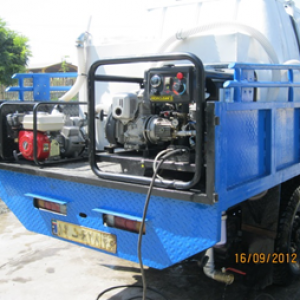 دستگاه واتر جت آب گرم و مکش آب جهت شستشوی مخازن زباله