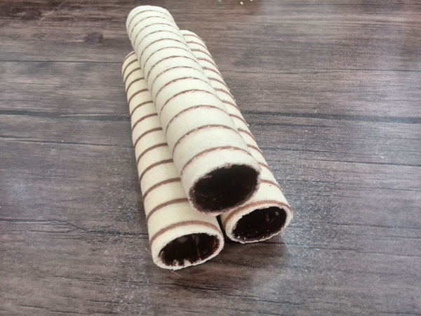 Tubular ice cream bun