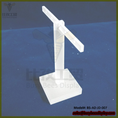 پایه نمایش جواهرات اکریلیک لوکس