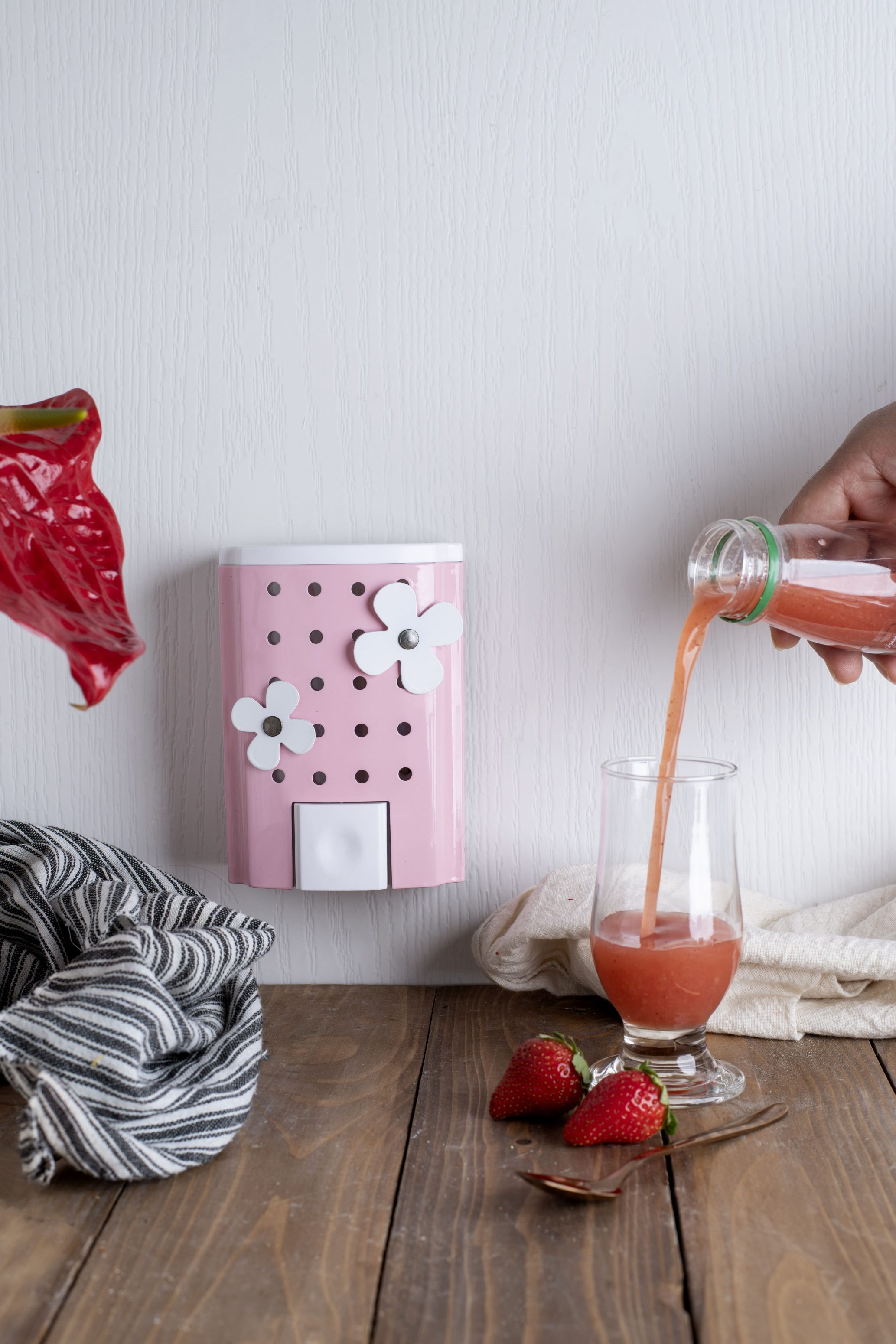 جامایع تک دیواری استیل رنگی گلدار