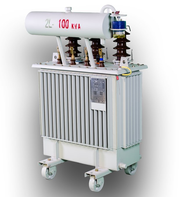 Low power three-phase oil distribution transformers