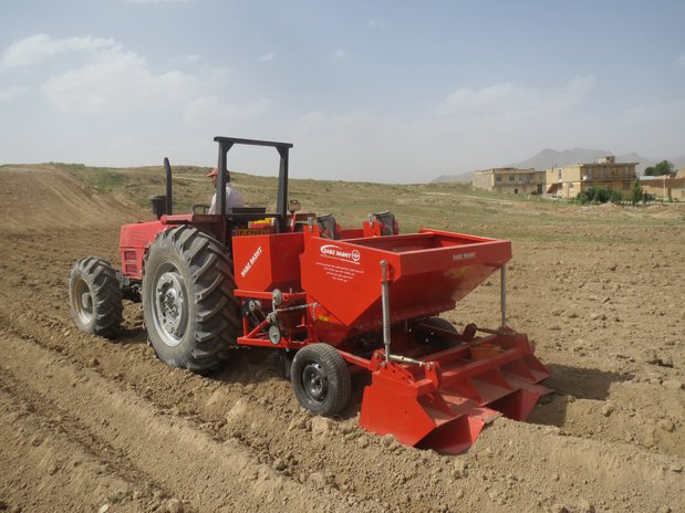 سیب زمینی کار دو ردیفه توام با کودکار دو منظوره مدل AB2-MF