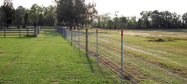 WELDED GALVANIZED WIRE FENCES - FARM FENCE, GARDEN FENCE, WELDED WIRE HOG FENCE PANELS.
