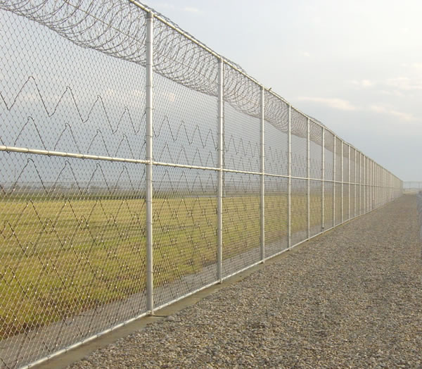 CHAIN LINK FENCE - CHAIN-LINKED GALVANIZED WIRE MESH FENCE