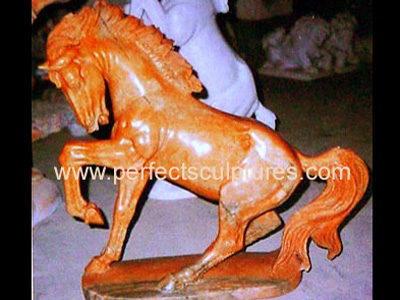 مجسمه اسب سنگی