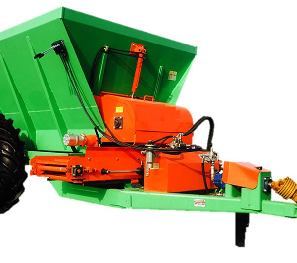 Livestock manure spreader