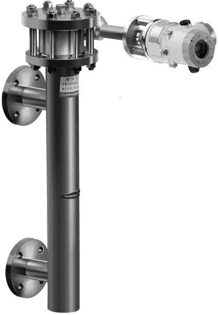 DISPLACER LEVEL TRANSMITTER