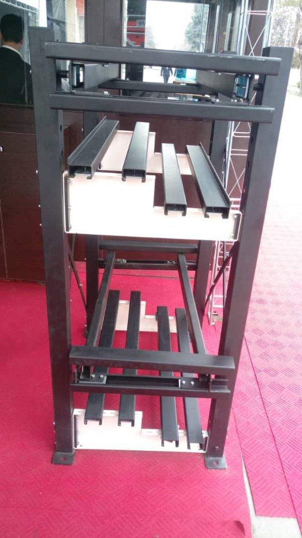 Battery rack and battery cabinet