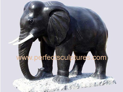 مجسمه فیل سنگی
