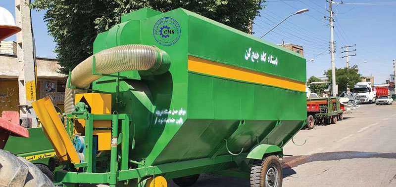 Single-axle trailer equipped with storage and straw suction