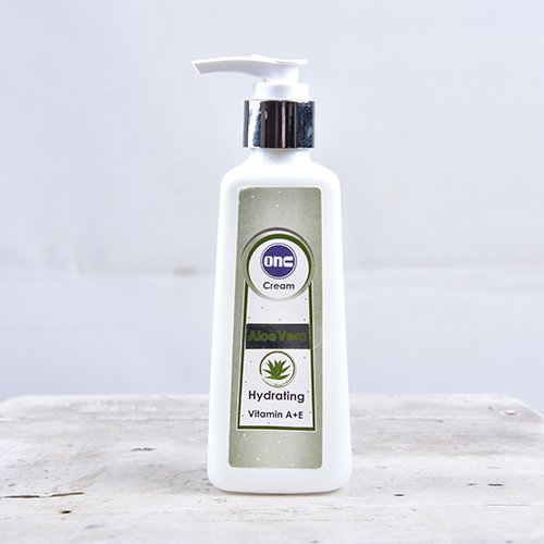 کرم آب‌رسان آلوئه ورا