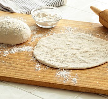 Semi-prepared powdered pizza dough