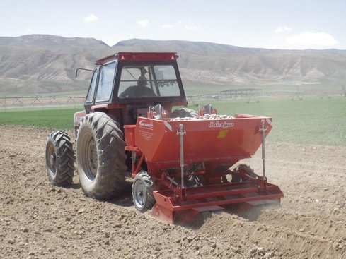 سیب زمینی کار دو ردیفه زیگزاگ توام با کودکار مدل AB2F-90