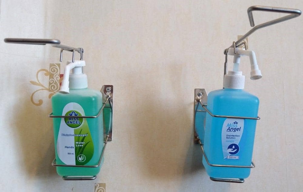 Disinfection solution of 70% aromatic alcohol containing glycerin and 500 ml medical aloe vera extract