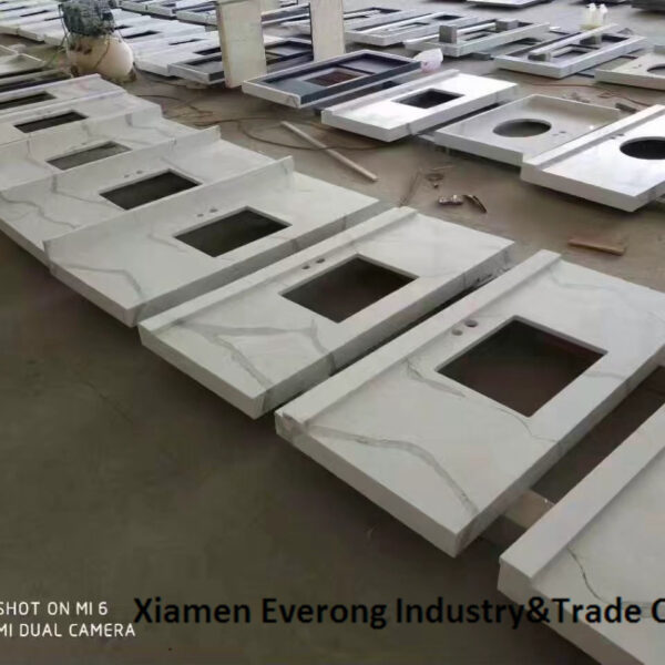 میزهای کوارتز سفید کالاکاتا