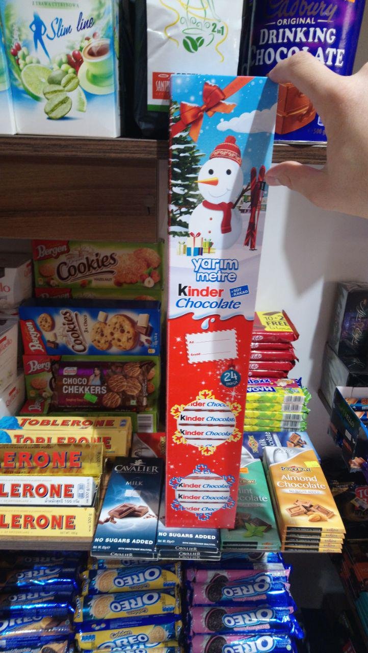 شکلات کیندر نیم متری