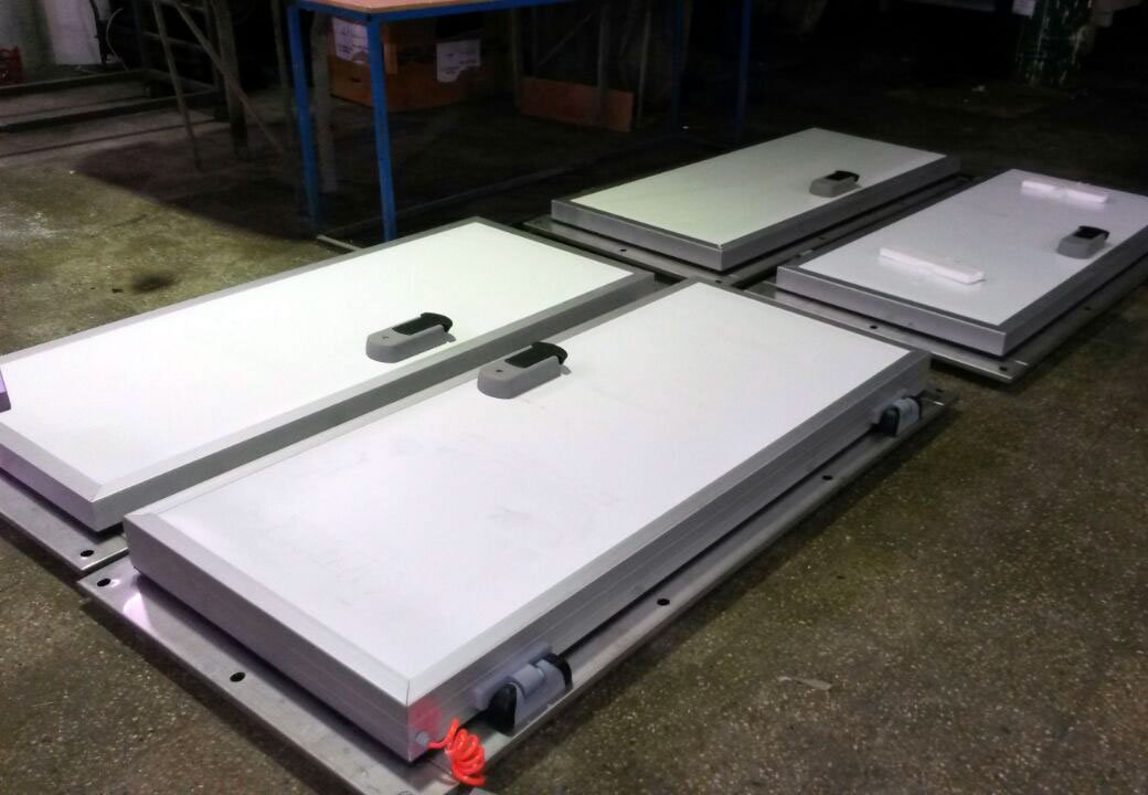 Swing door refrigerator