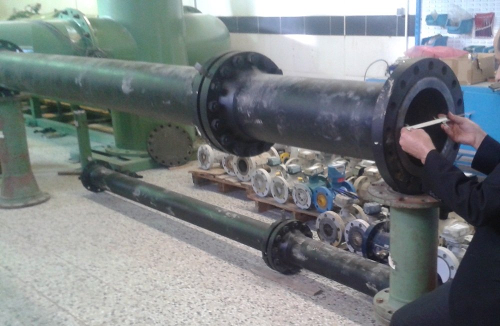 Orifice plate and complete orifice thigh