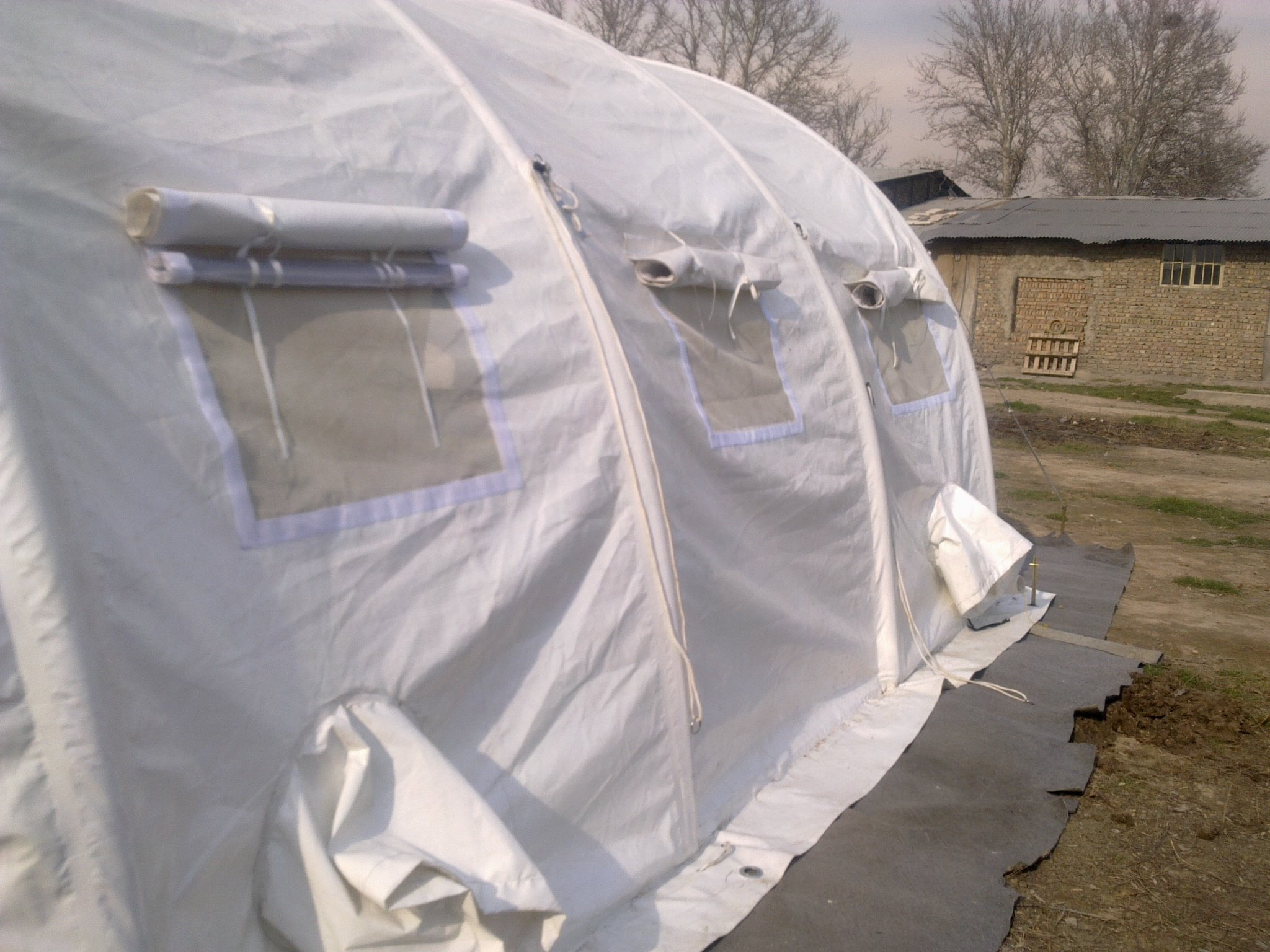 Field hospital wind tent