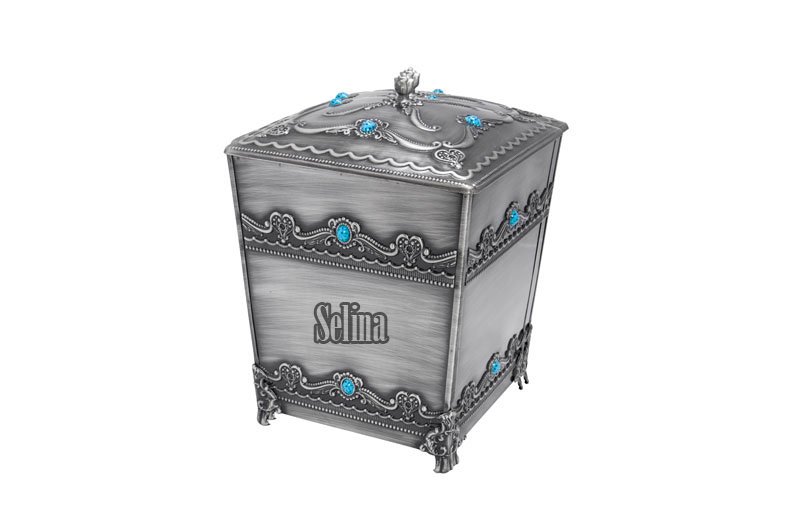 Classic buckets and napkins