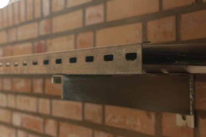 Cable tray and cable ladder