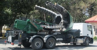 خودروی جابجایی درخت