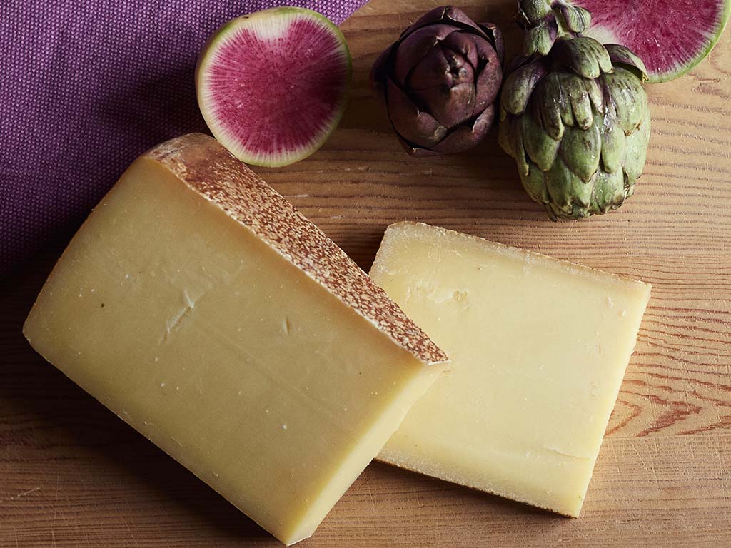Baldauf Alpkäse Reserve made from raw milk