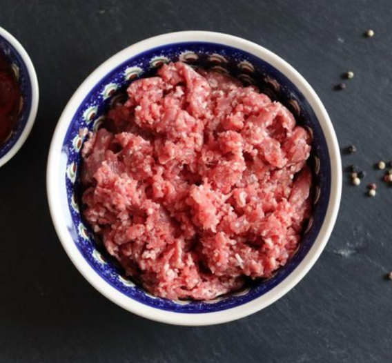 Minced meat from organic young cattle