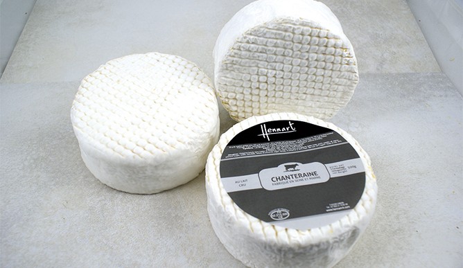 Hennart, Chanteraine