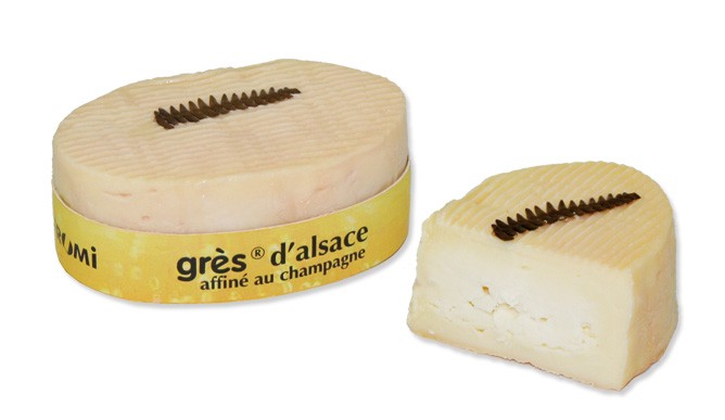 Small sandstone with champagne